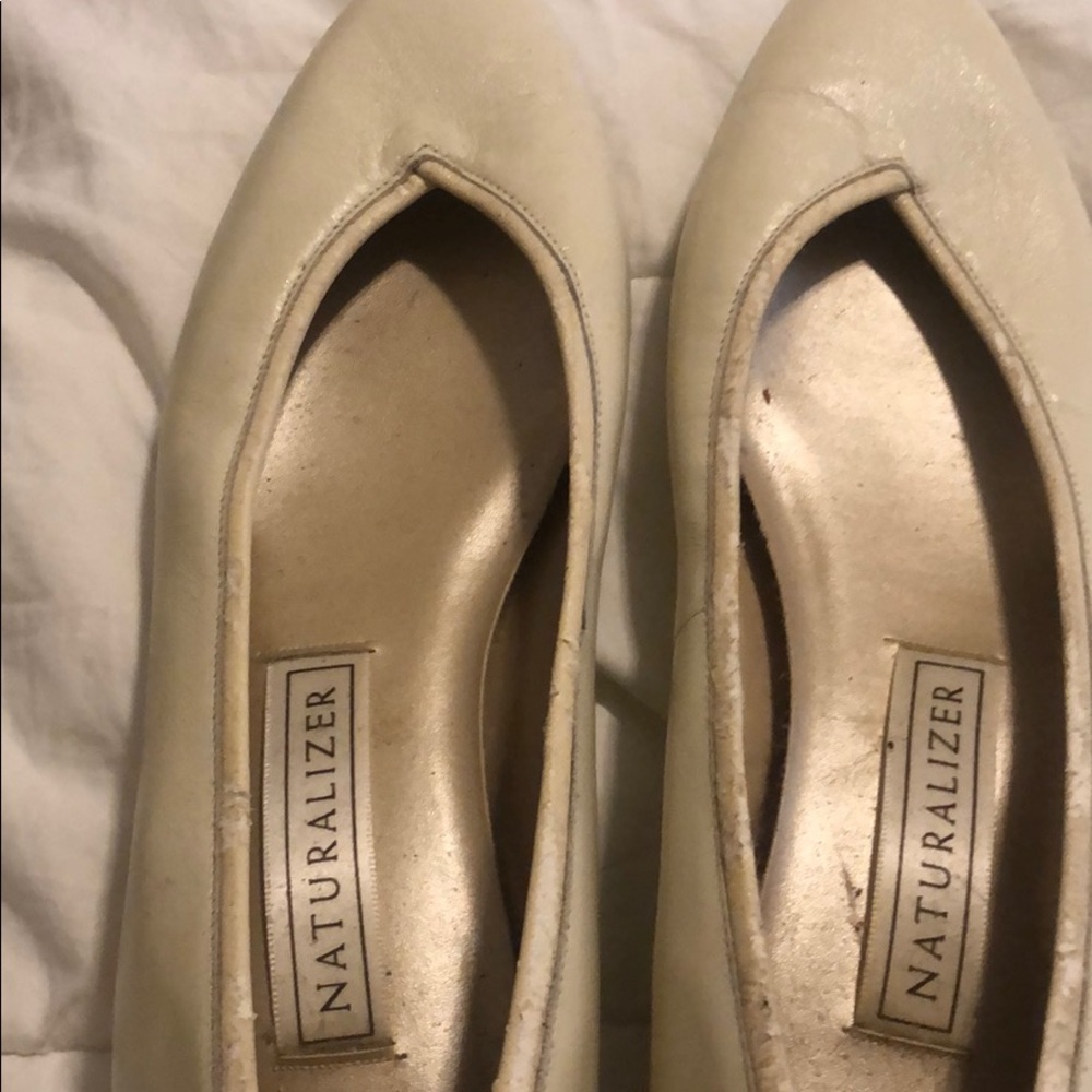 Naturalized low heels shoes